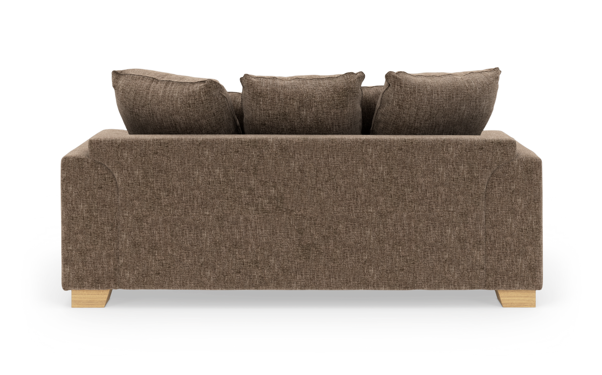 Brun stofsofa set bagfra med træben, isoleret på hvid baggrund.
