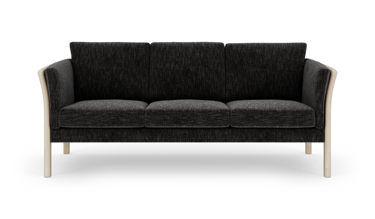 3-personers sofa i mørkegråt stof med hvide ben, frilagt forfra.
