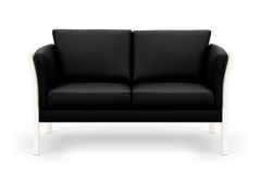 Sort 2-personers sofa med hvid ramme, set forfra på hvid baggrund.