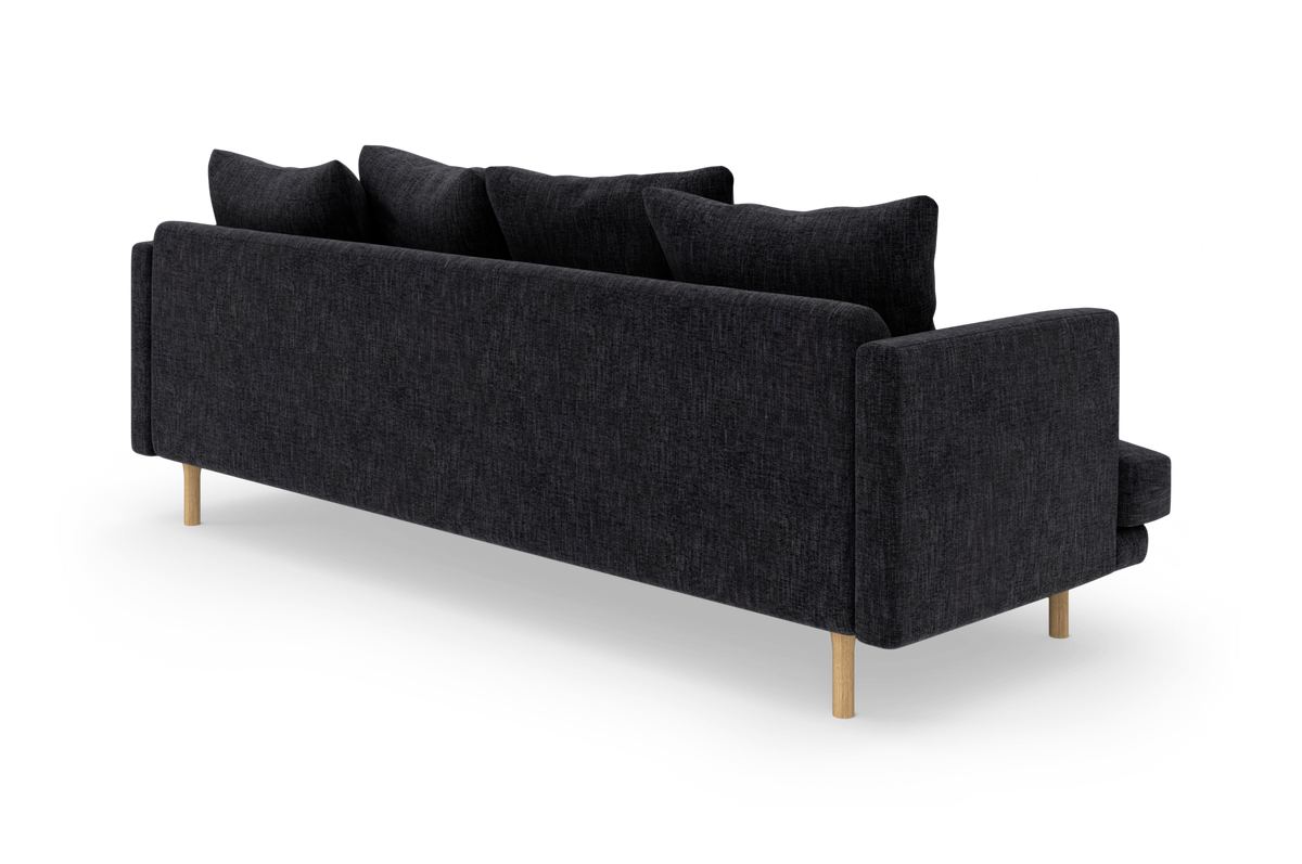 Mørkegrå 3-personers sofa med træben set skråt bagfra, frilagt på hvid baggrund.