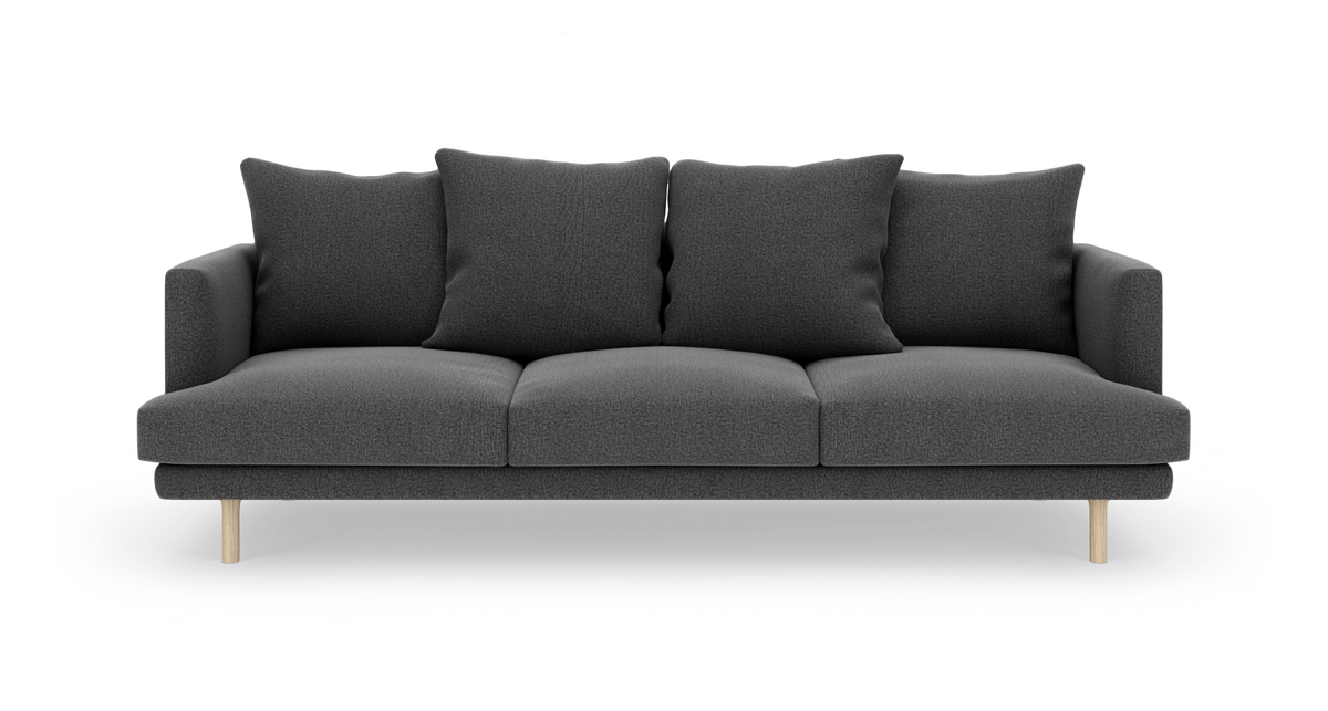 Mørkegrå 3-personers sofa med løse ryghynder og lyse træben, fritlagt på hvid baggrund.