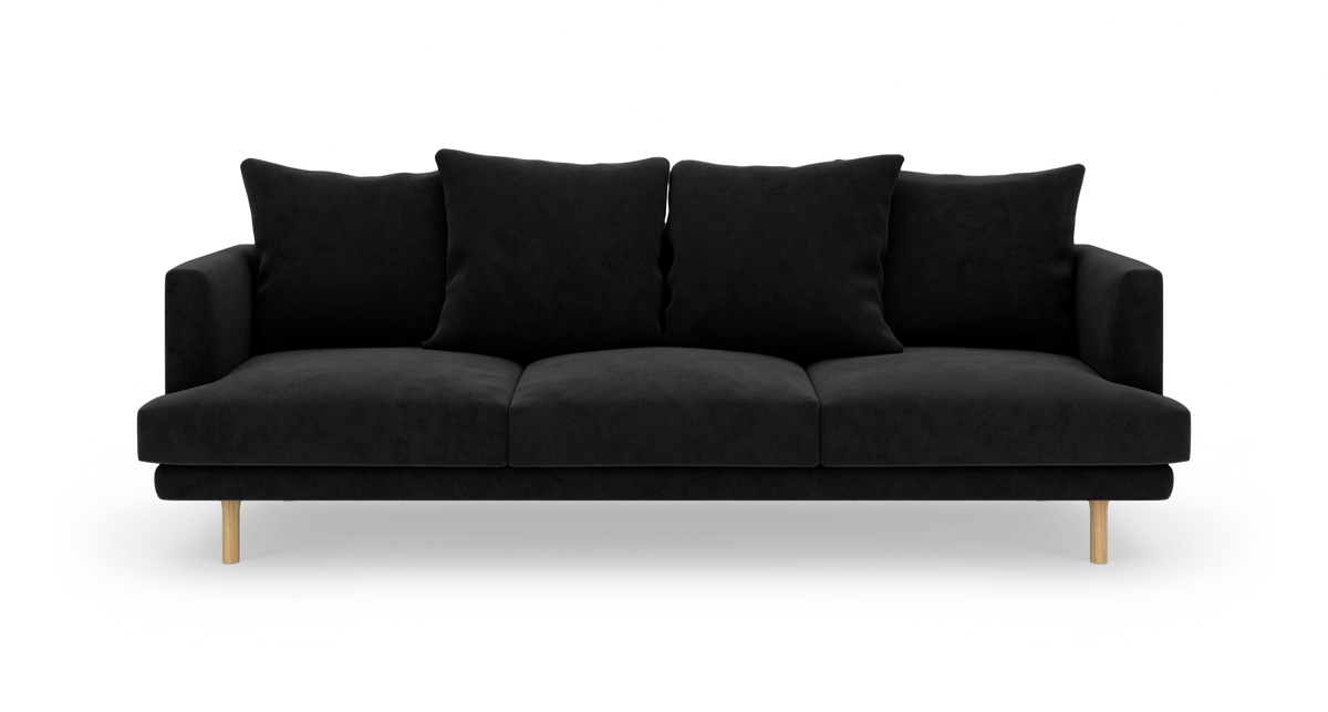 Sort tresæders sofa med træben, frontvisning på hvid baggrund.