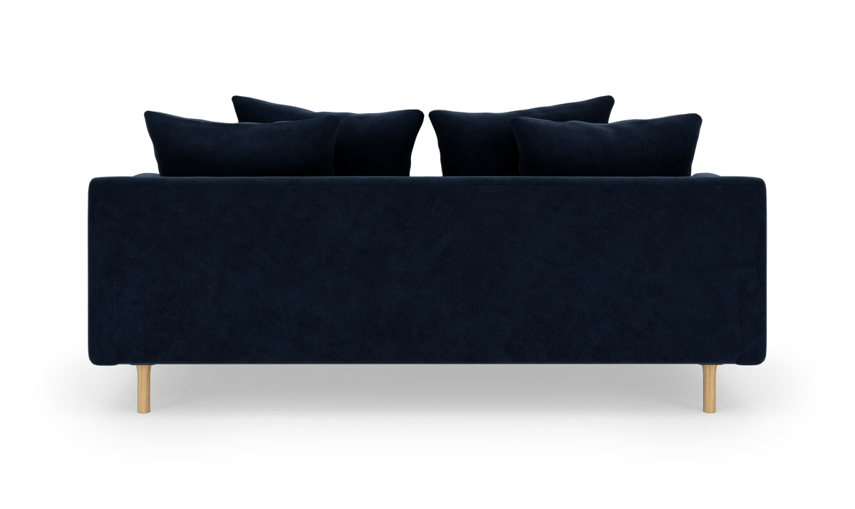 Mørkeblå sofa set bagfra med fire ryghynder og træben.