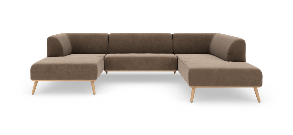 Brun hjørnesofa i L‑form med træben, frilagt på hvid baggrund.