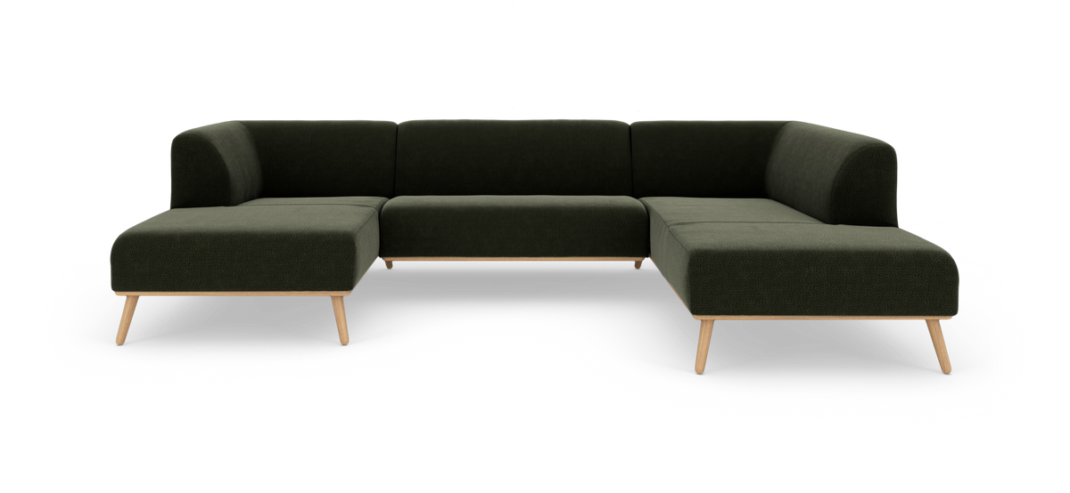 Mørkegrøn modulsofa i hjørnekonfiguration med lyse træben, fritlagt på hvid baggrund.