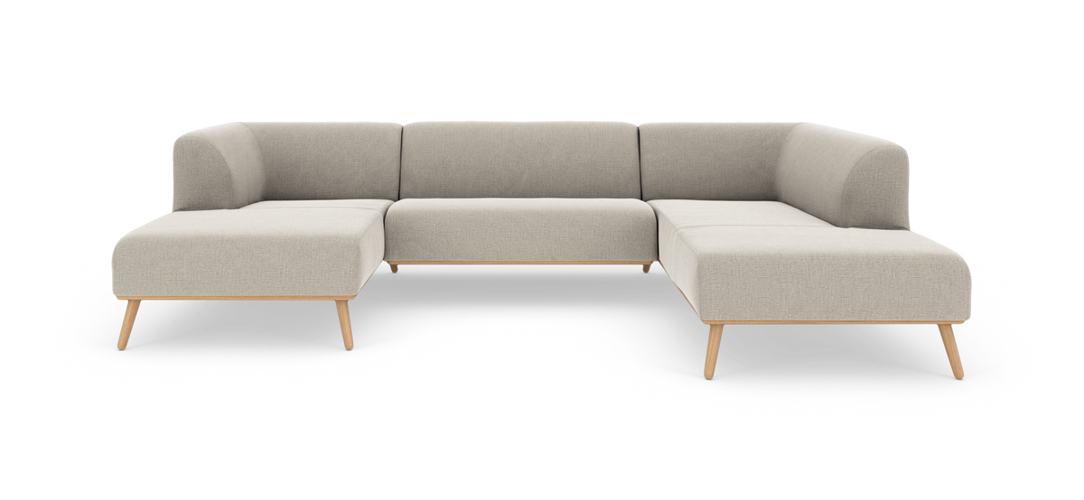 Lys beige modulsofa i U‑form med træramme og skrå ben, frilagt på hvid baggrund.