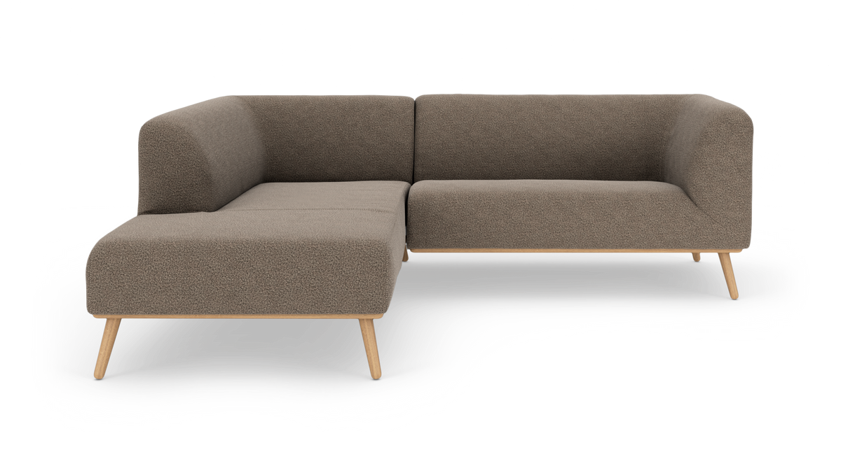 Modulær hjørnesofa i taupe bouclé med træben, frilagt på hvid baggrund.