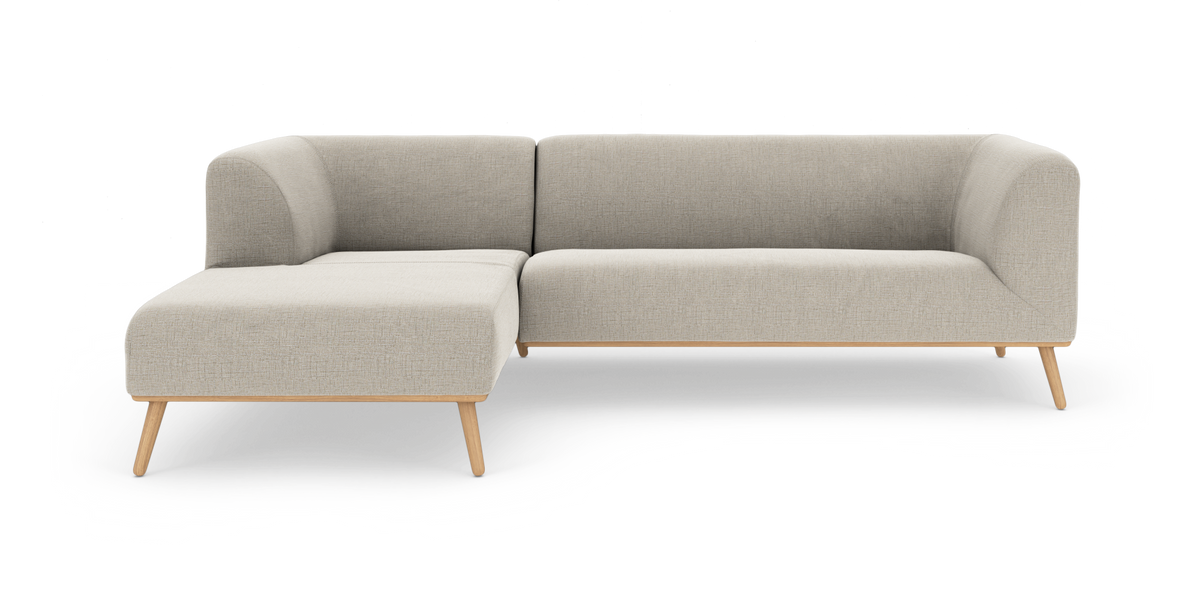 Lys beige modulsofa med venstrevendt chaiselong og lyse træben.