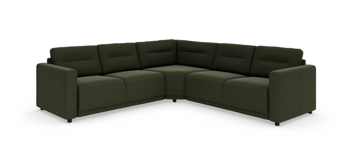 Mørkegrøn modulær hjørnesofa i stof, L‑form, fritstående mod hvid baggrund.