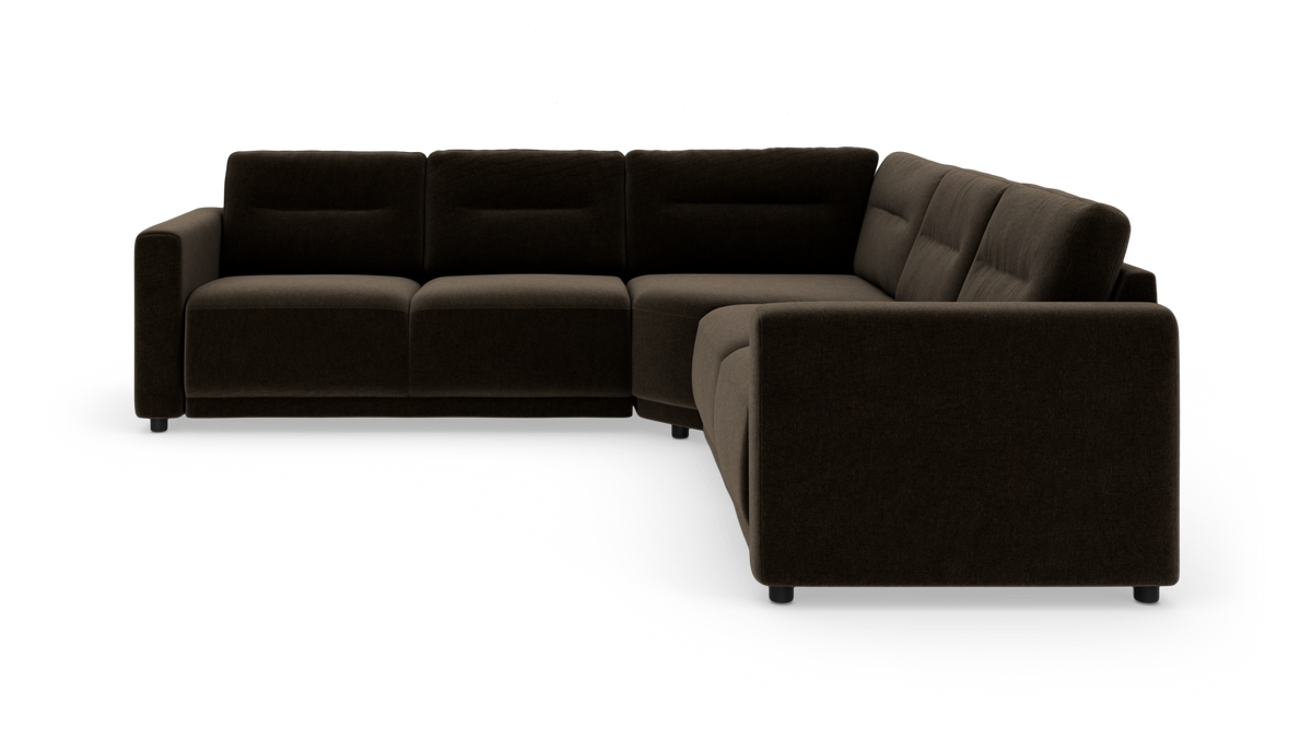 Mørkebrun L-formet modulsofa i stof, vist i studie på hvid baggrund.