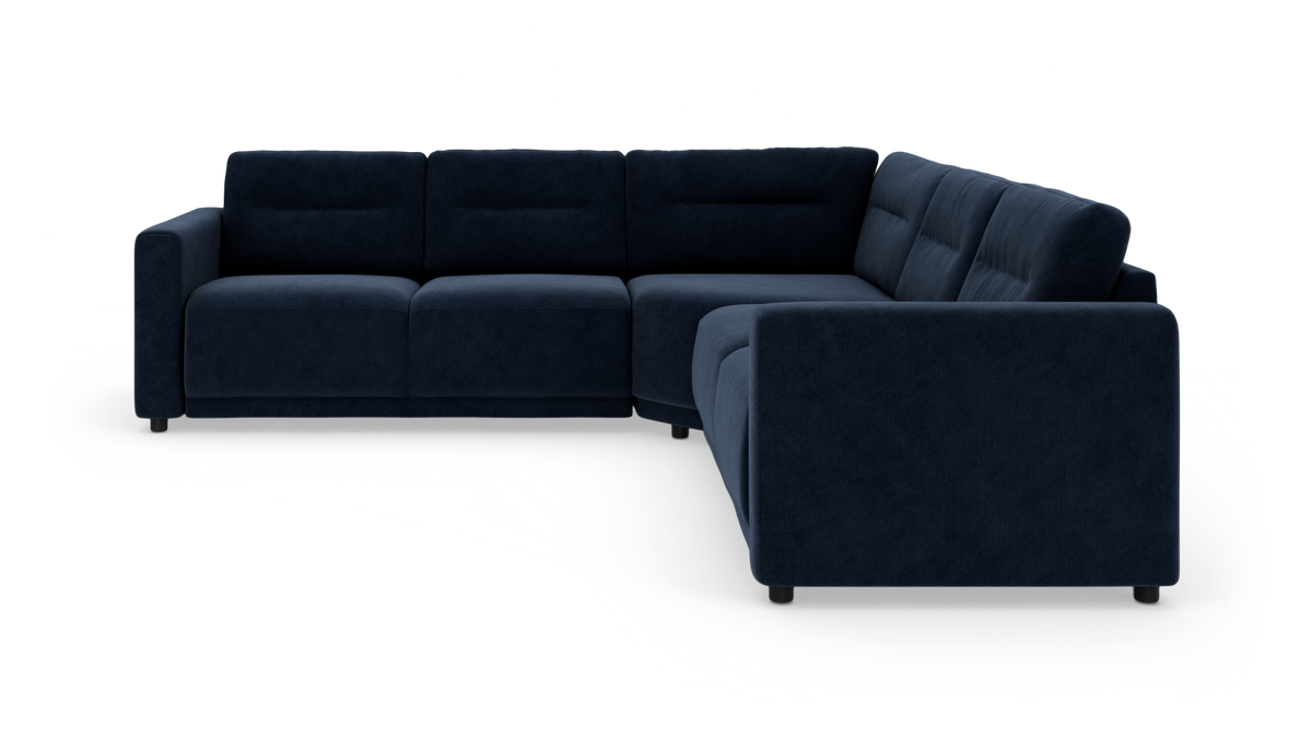 Mørkeblå L-formet hjørnesofa i stof på hvid studiebaggrund.