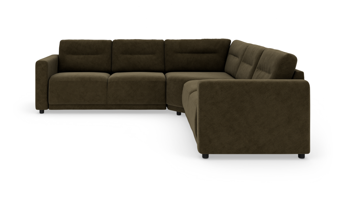 Modulær L‑formet hjørnesofa i mørk olivengrønt stof, studiefoto set forfra i vinkel.