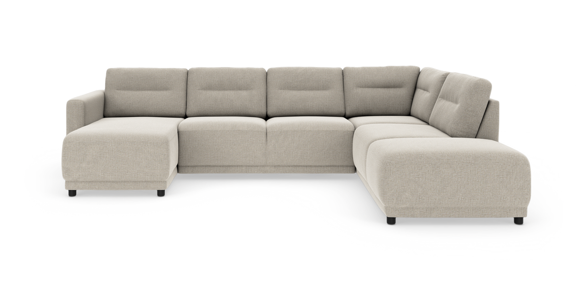 U‑formet modulsofa i beige stof med brede sædehynder og lave sorte ben, set skråt forfra.