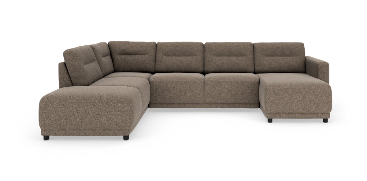 Brun‑beige L‑formet modulsofa i stof med chaiselong til højre, fritstående på hvid baggrund.