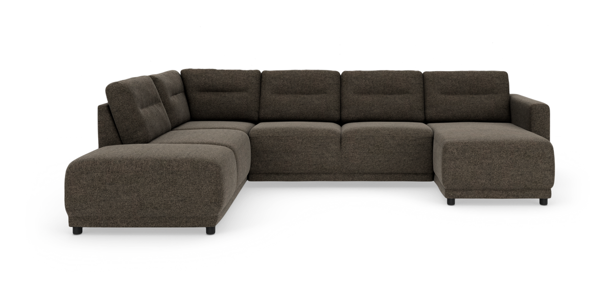 Mørkebrun U‑formet modulsofa i stof med chaiselong på begge sider, frilagt på hvid studiobaggrund.