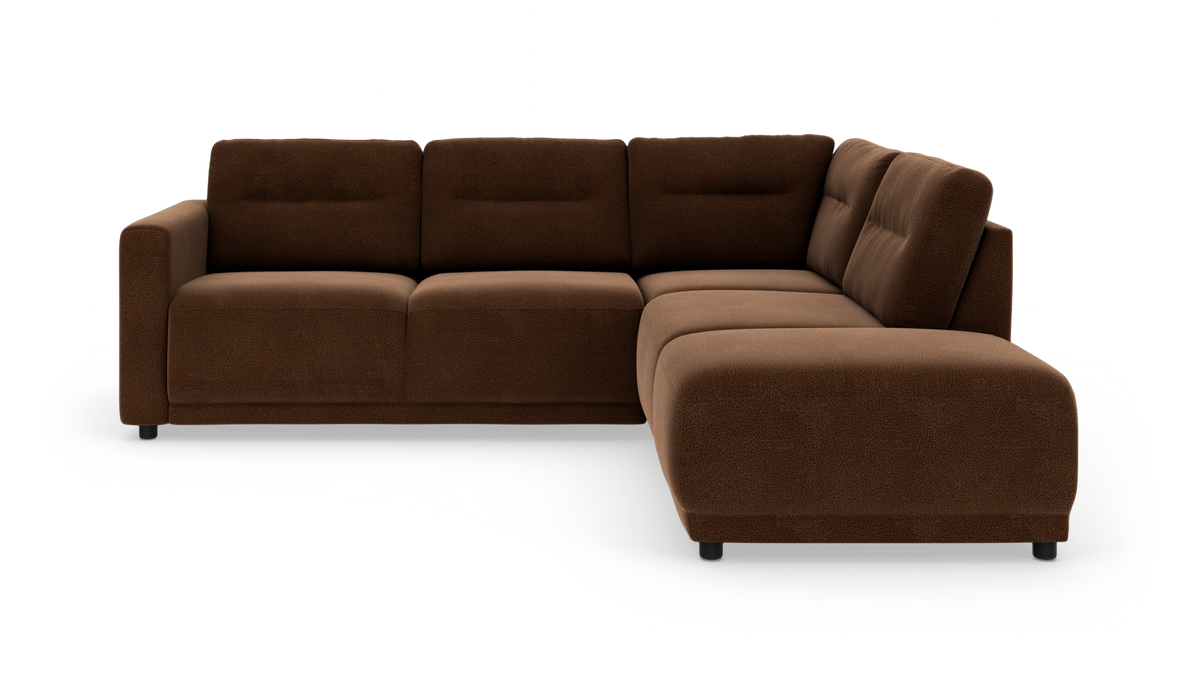 Brun L-formet modulsofa med chaiselong til højre, fritstående på hvid baggrund.