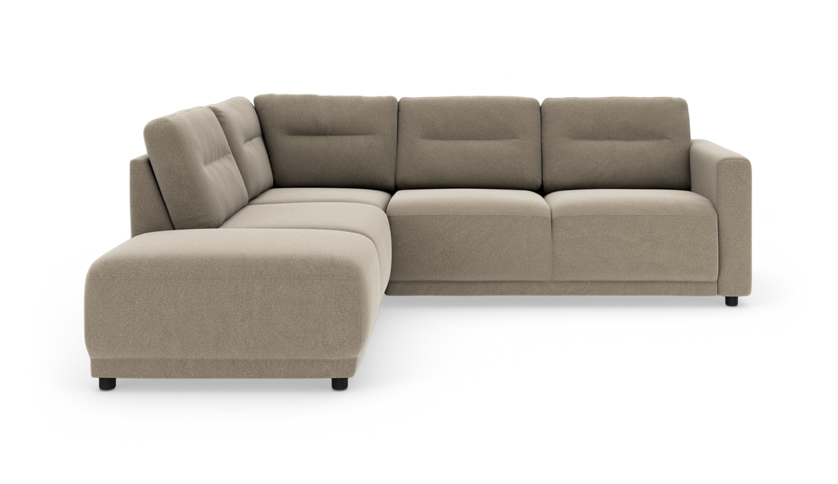 Beige L-formet modulsofa i stof, frilagt på hvid baggrund.