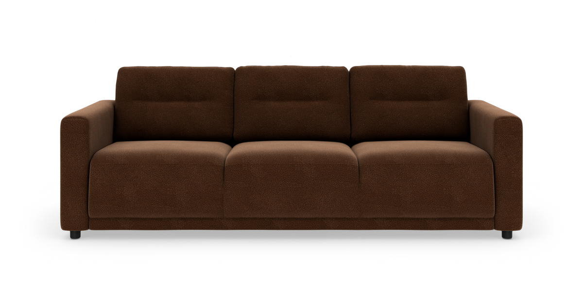 Brun, moderne 3-personers stofsofa set forfra, fritlagt på hvid baggrund.
