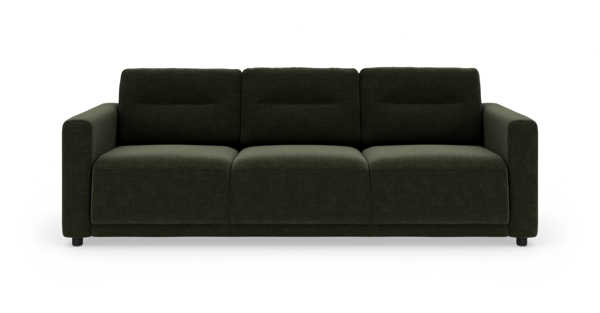 Mørkegrøn 3-personers sofa med brede armlæn, frontvisning på hvid baggrund.