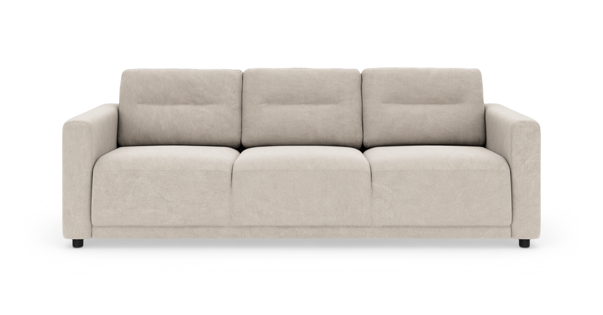 Beige 3-personers sofa med firkantede armlæn i frontvisning, fritstående mod hvid baggrund.