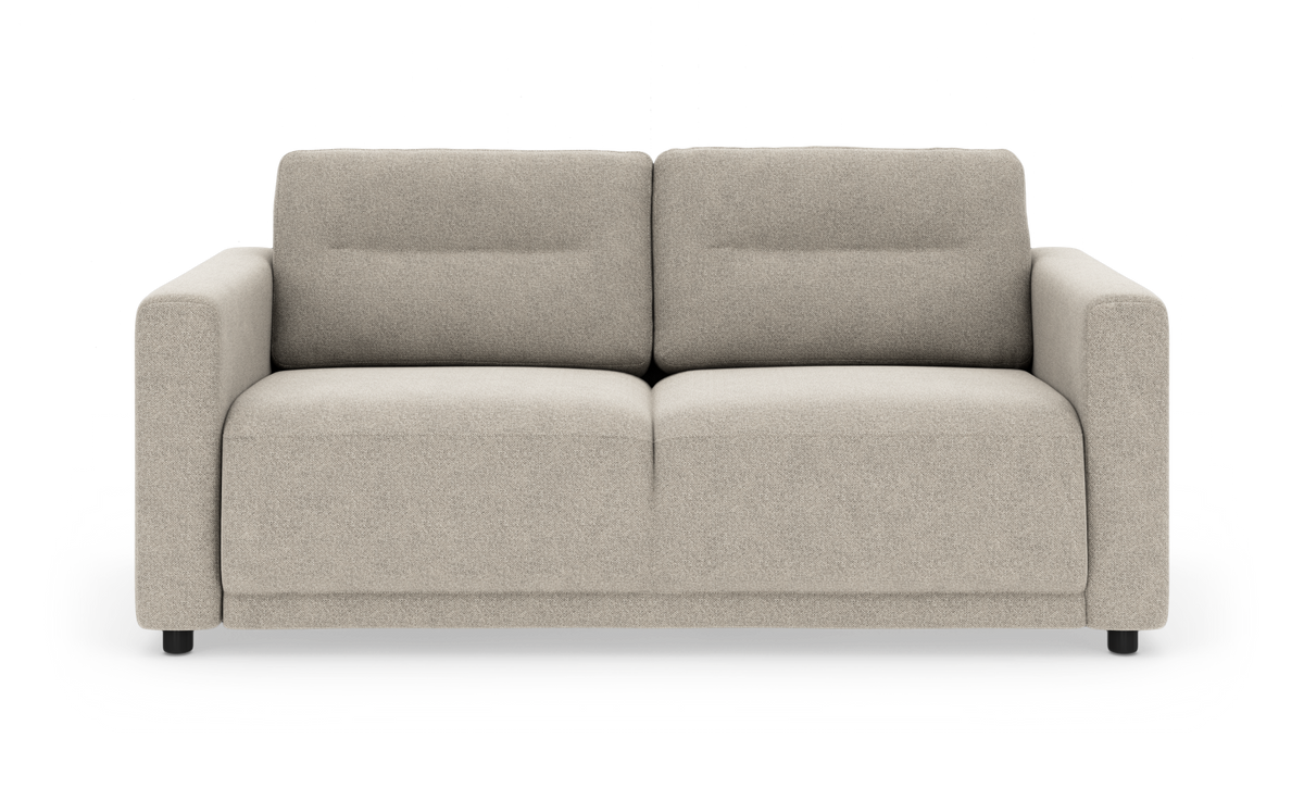 Beige to-personers sofa med lige armlæn, frontvisning på hvid baggrund.
