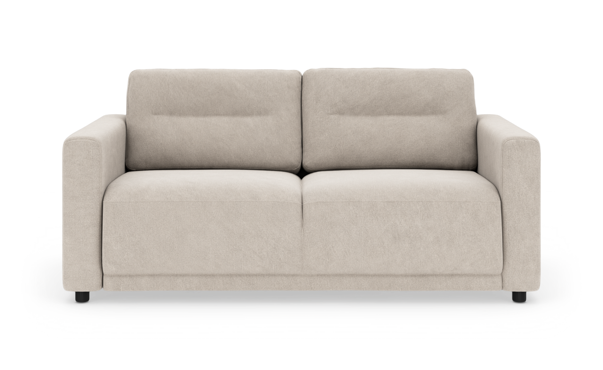 Beige 2-personers stofsofa med afrundede armlæn og sorte ben, frontvisning.