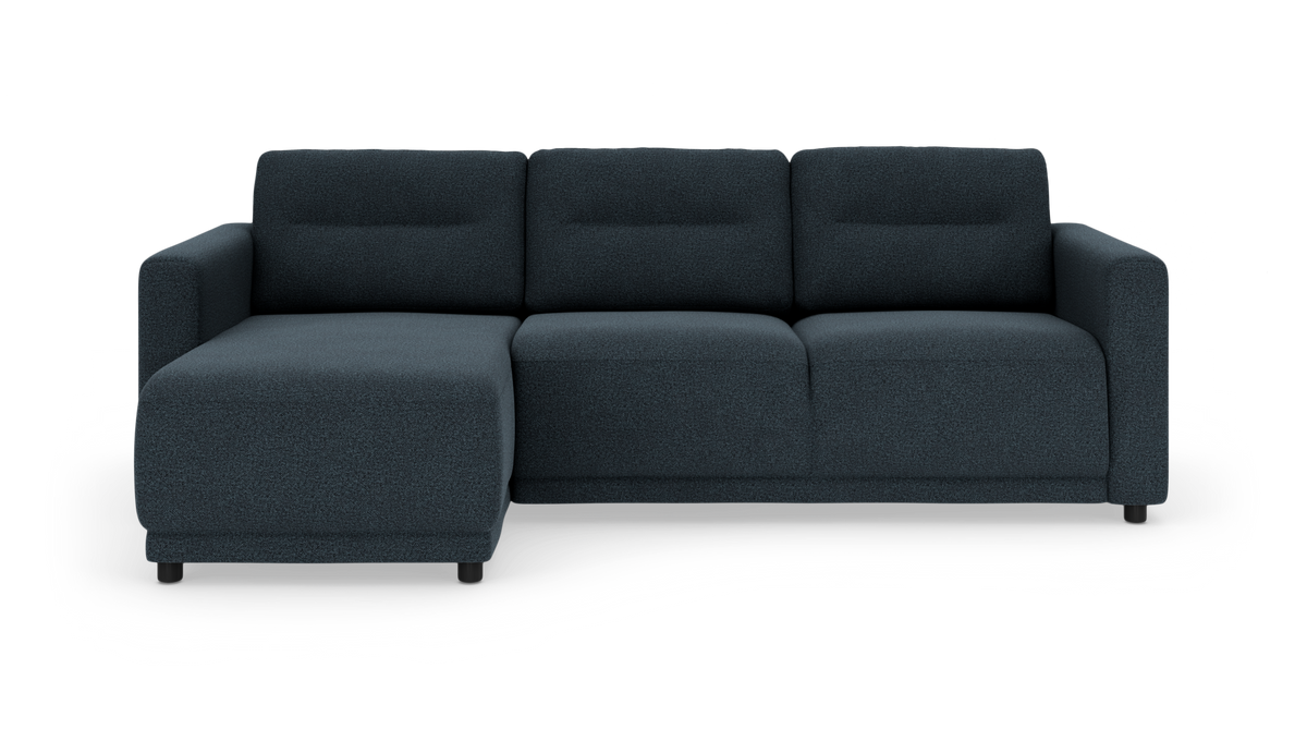 Mørkeblå modulsofa med venstrevendt chaiselong i frontvisning på hvid baggrund.
