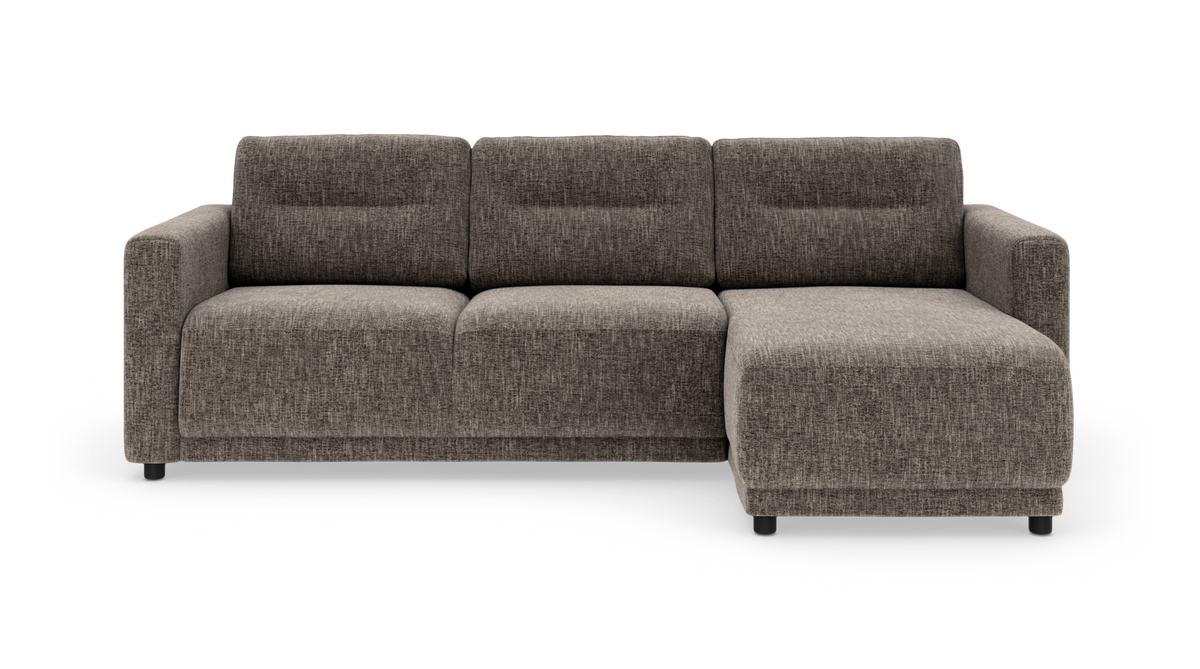 Brungrå modulsofa med chaiselong til højre, lige ryg og brede armlæn, fritstående på hvid baggrund.