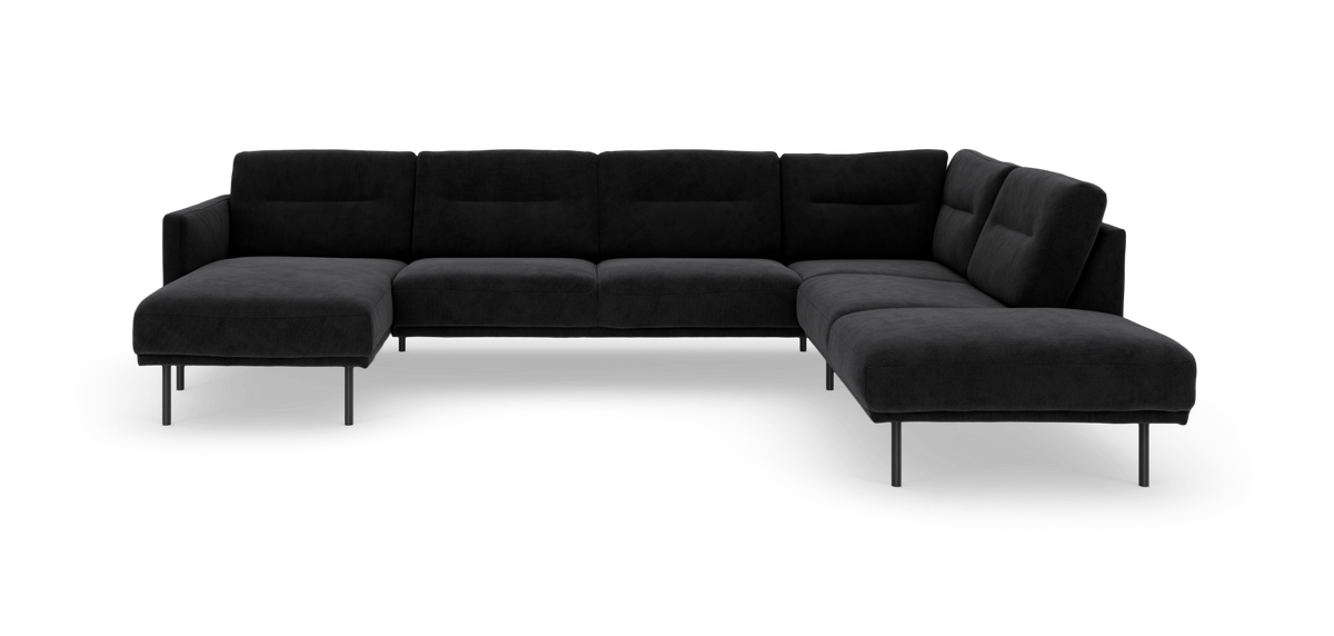 Stor U‑formet hjørnesofa i sort stof på hvid baggrund.