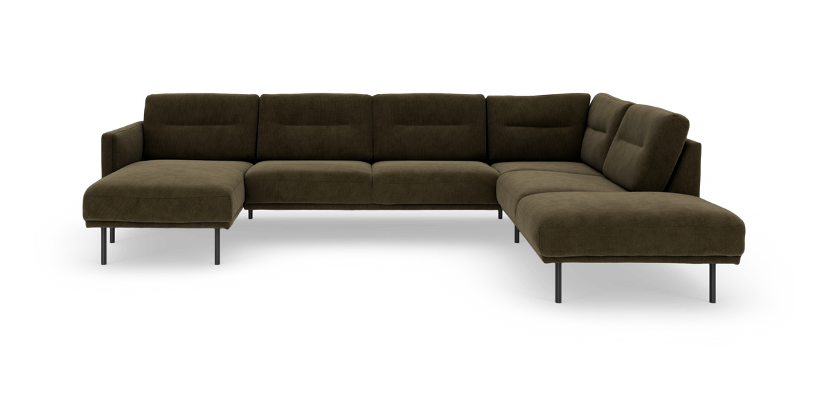 Modulsofa i mørk olivengrøn fløjl, U‑form med chaiselong til venstre og åben afslutning til højre, slanke metalben.