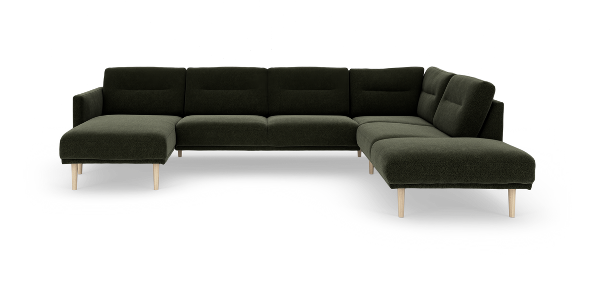 Mørkegrøn modulsofa i U‑form med træben, frilagt på hvid baggrund.
