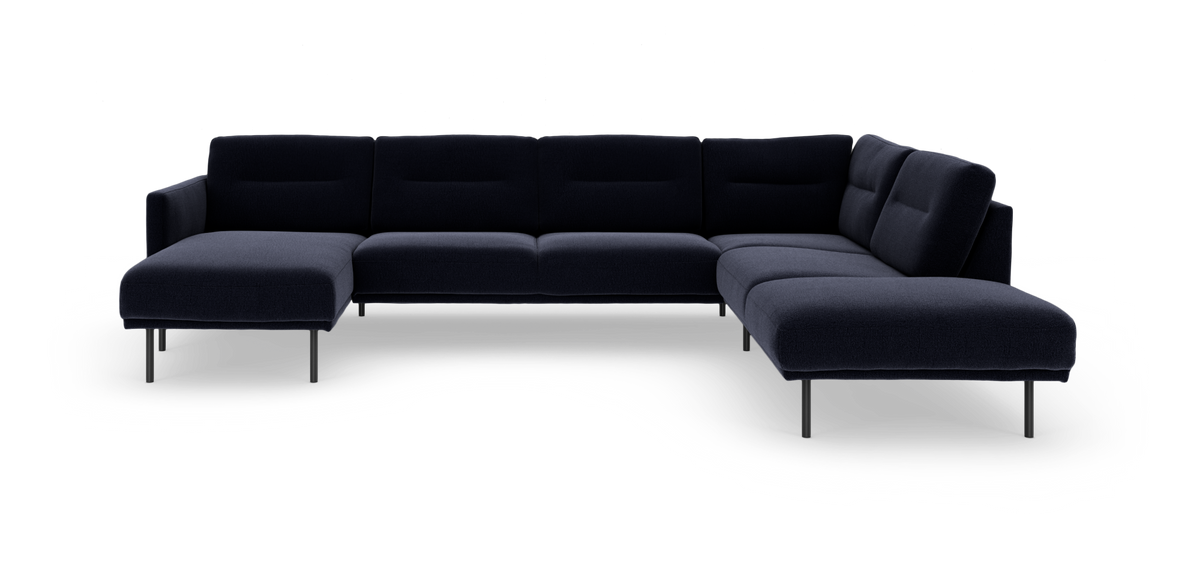 Mørkeblå modulsofa i L‑form på metalben, fritlagt mod hvid baggrund.