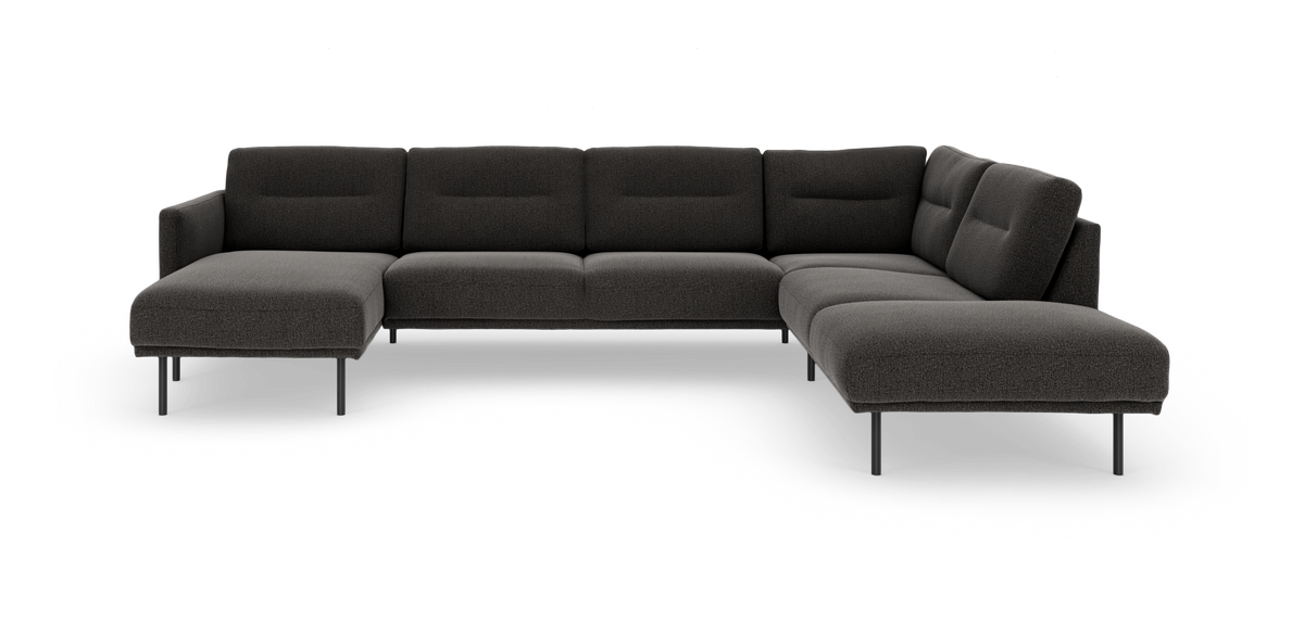 Mørkegrå modulær hjørnesofa i stof med slanke metalben, fritlagt på hvid baggrund.
