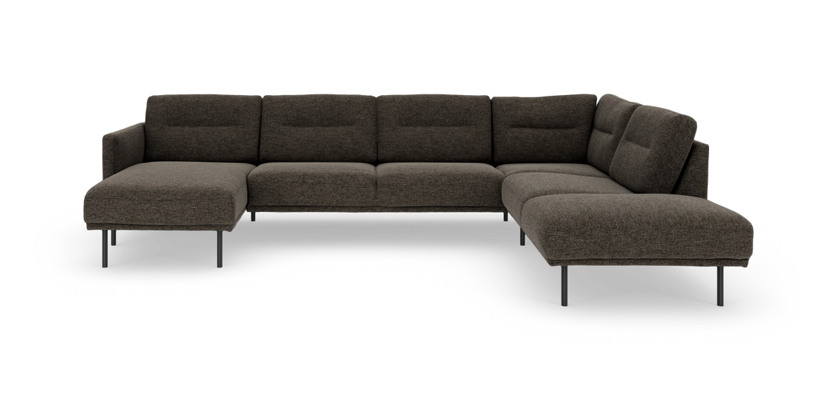 Mørkebrun modulhjørnesofa i U‑form med venstre chaiselong og højre divan på metalben, frilagt på hvid baggrund.
