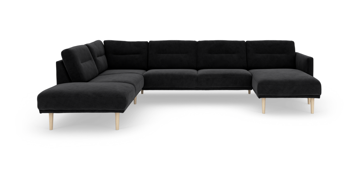 Sort modul-hjørnesofa med chaiselong til højre og lyse træben, frilagt på hvid baggrund.