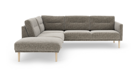 L-formet modulsofa i gråbeige tekstil med træben, frilagt på hvid baggrund.