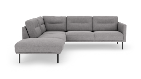 L-formet grå modulsofa i stof med slanke sorte metalben, produktfoto på hvid baggrund.