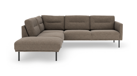 Brun L-formet hjørnesofa i bouclé med slanke metalben.
