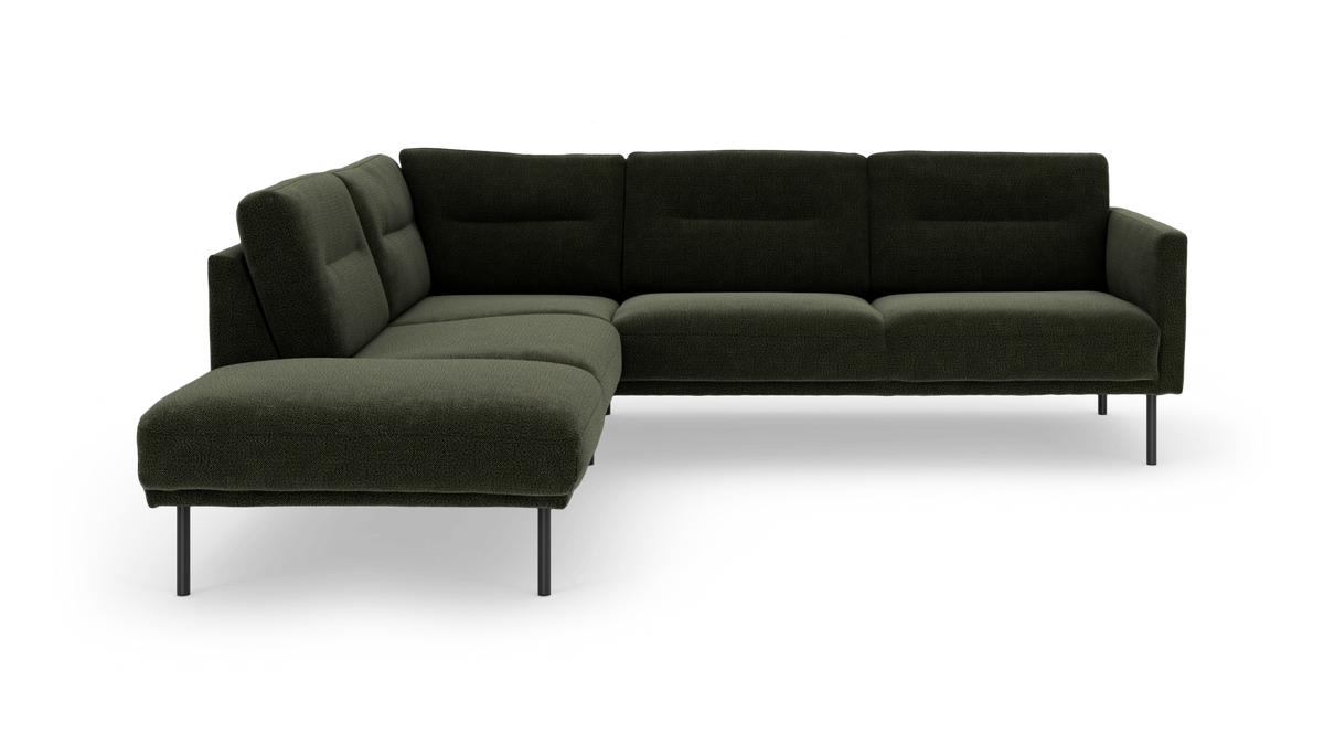 Mørkegrøn L‑formet modulsofa med metalben, frilagt på hvid baggrund.