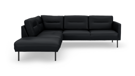 Sort L-formet modulsofa i læder med slanke metalben, frilagt på hvid baggrund.
