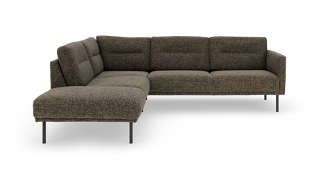 Brungrå modulsofa i hjørneudgave med chaiselong til venstre og slanke metalben, frilagt på hvid baggrund.
