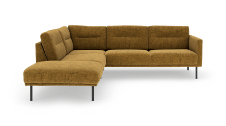 Sennepsgul L-sofa med chaiselong og slanke metalben i moderne stil.