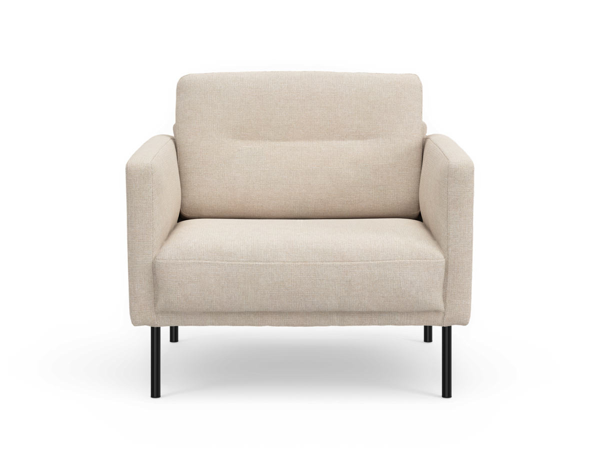 Beige stoflænestol med sorte metalben, frontvisning på hvid baggrund.