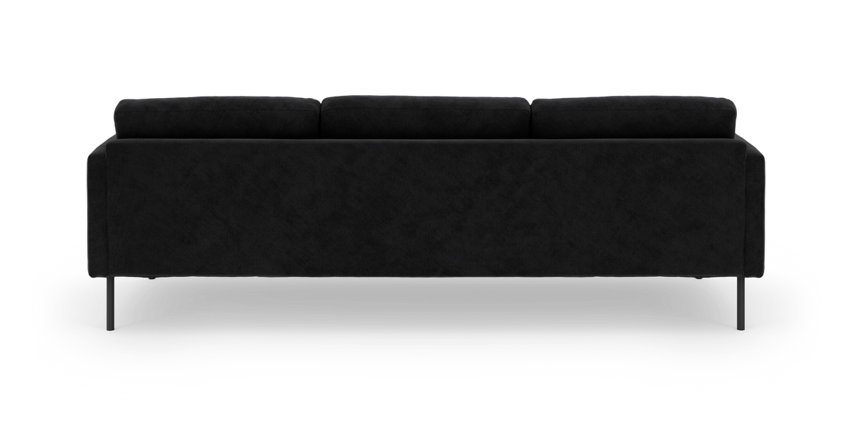 Sort stofsofa set bagfra, frilagt mod hvid baggrund med slanke ben.