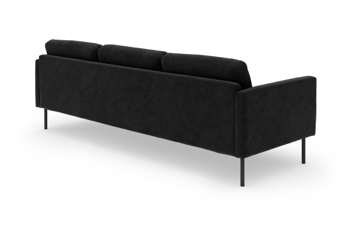 Sort tresæders sofa set skråt bagfra med slanke metalben, frilagt på hvid baggrund.