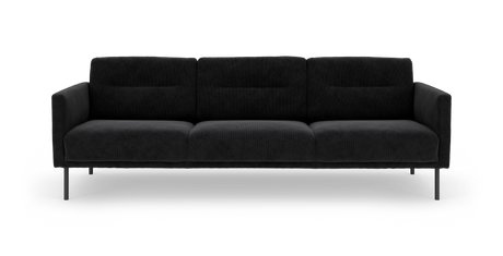 Sort 3-personers sofa med slanke metalben, fotograferet direkte forfra på hvid studiebaggrund.