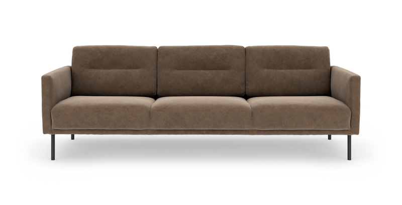 Brun 3-personers sofa i moderne design med slanke sorte ben, frilagt på hvid baggrund._ps
