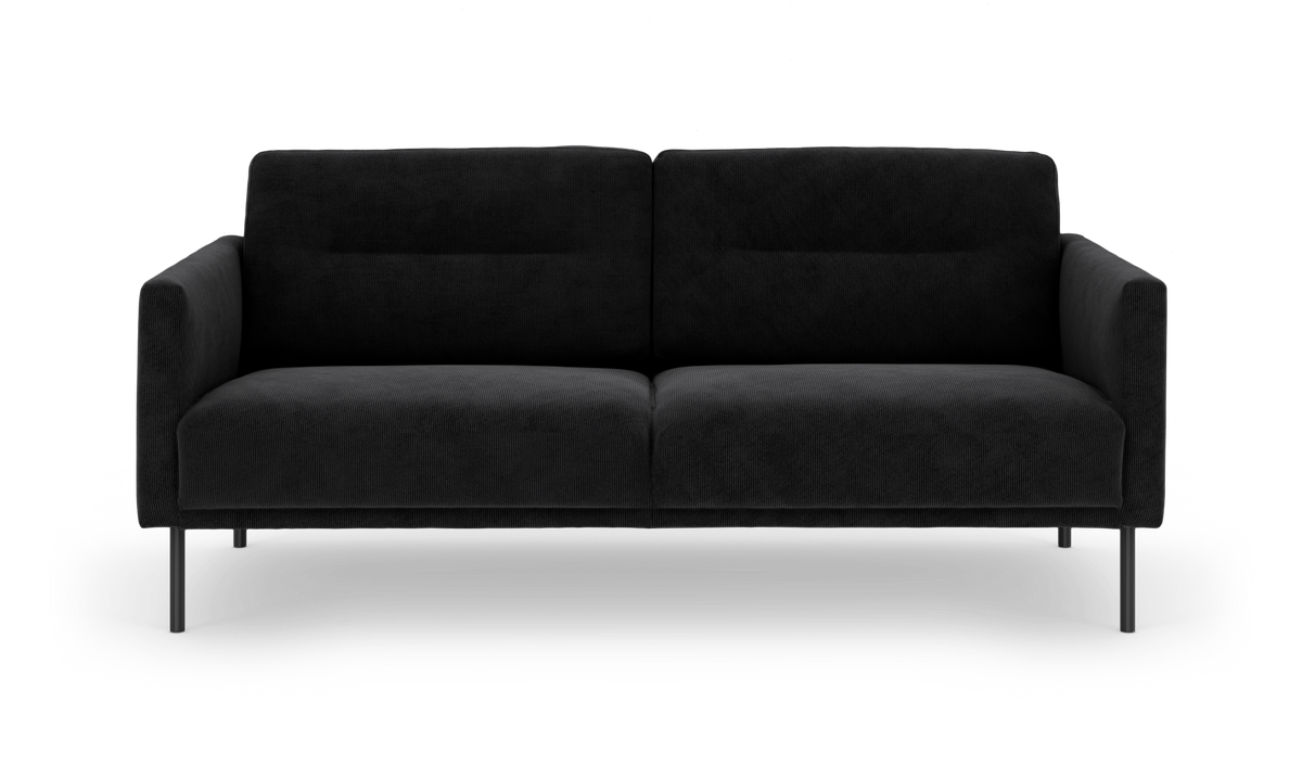 Sort stofsofa i moderne, minimalistisk stil, fritlagt på hvid baggrund.