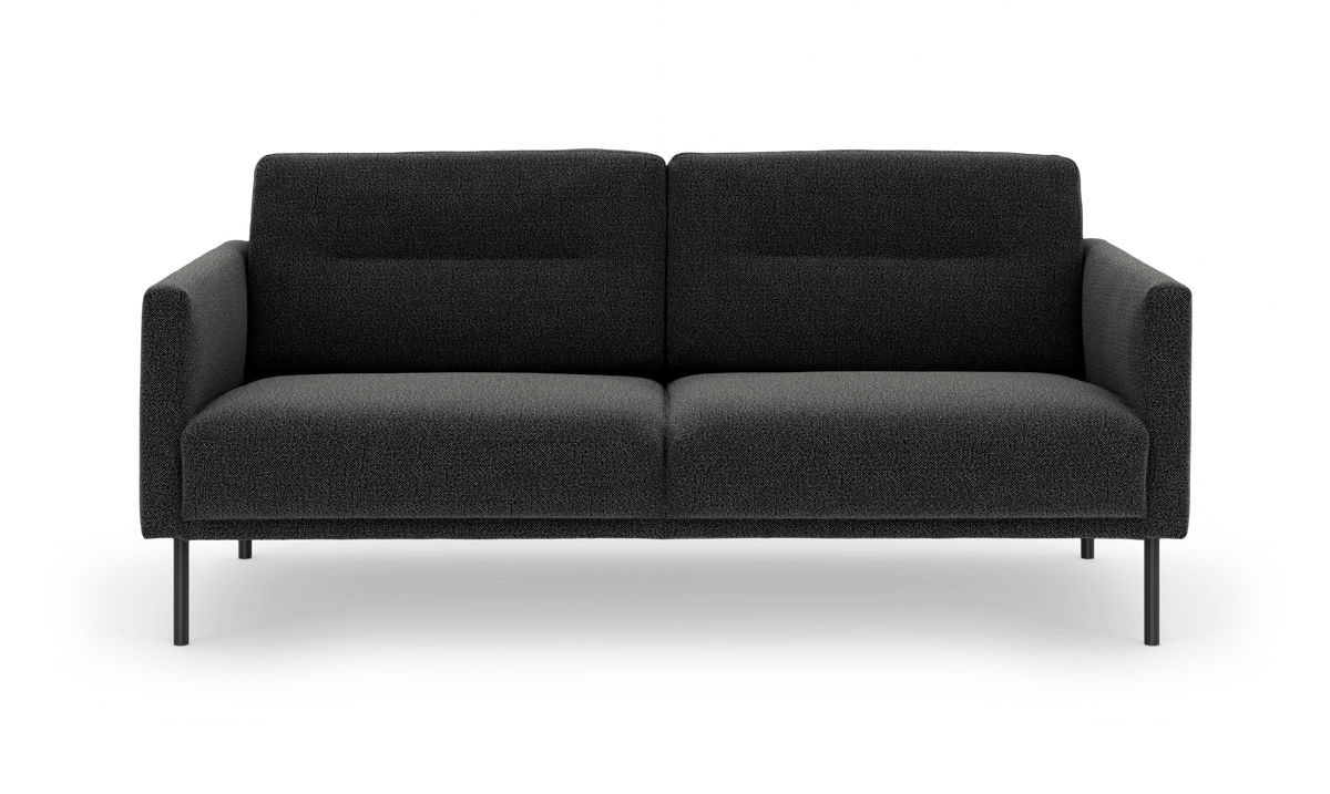 Mørkegrå 2-personers sofa med slanke metalben i moderne, minimalistisk design, frilagt på hvid baggrund.