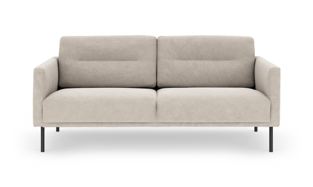 Beige 2-personers sofa med slanke sorte ben, frontvisning i studie.